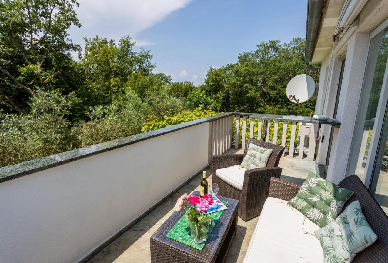 Molnar Resort Apartment Ljiljana Brzac Exteriör bild