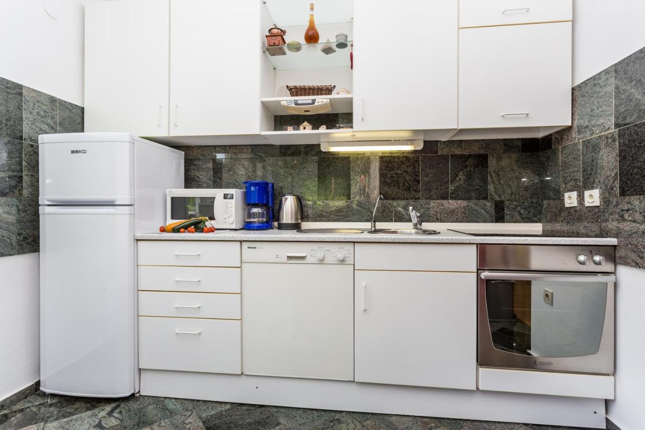 Molnar Resort Apartment Ljiljana Brzac Exteriör bild