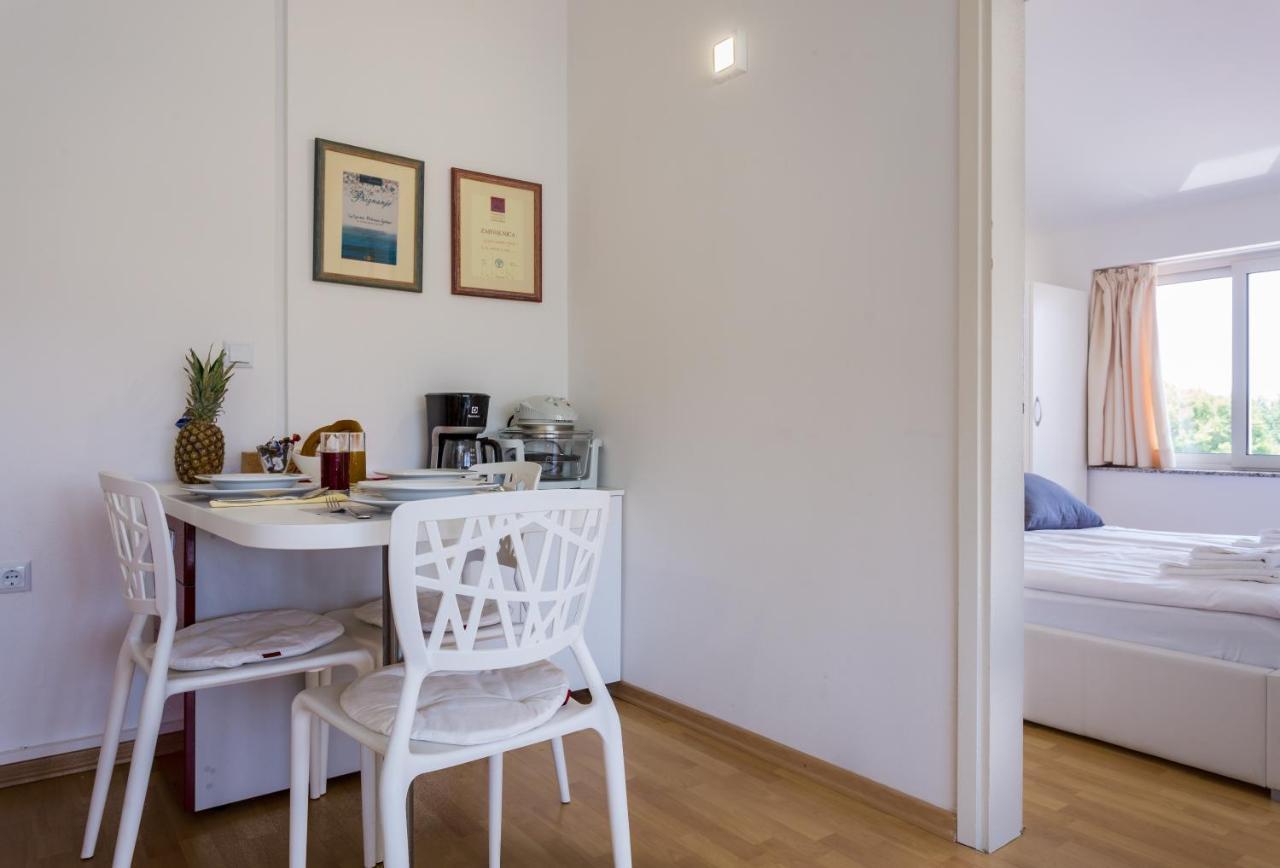 Molnar Resort Apartment Ljiljana Brzac Exteriör bild