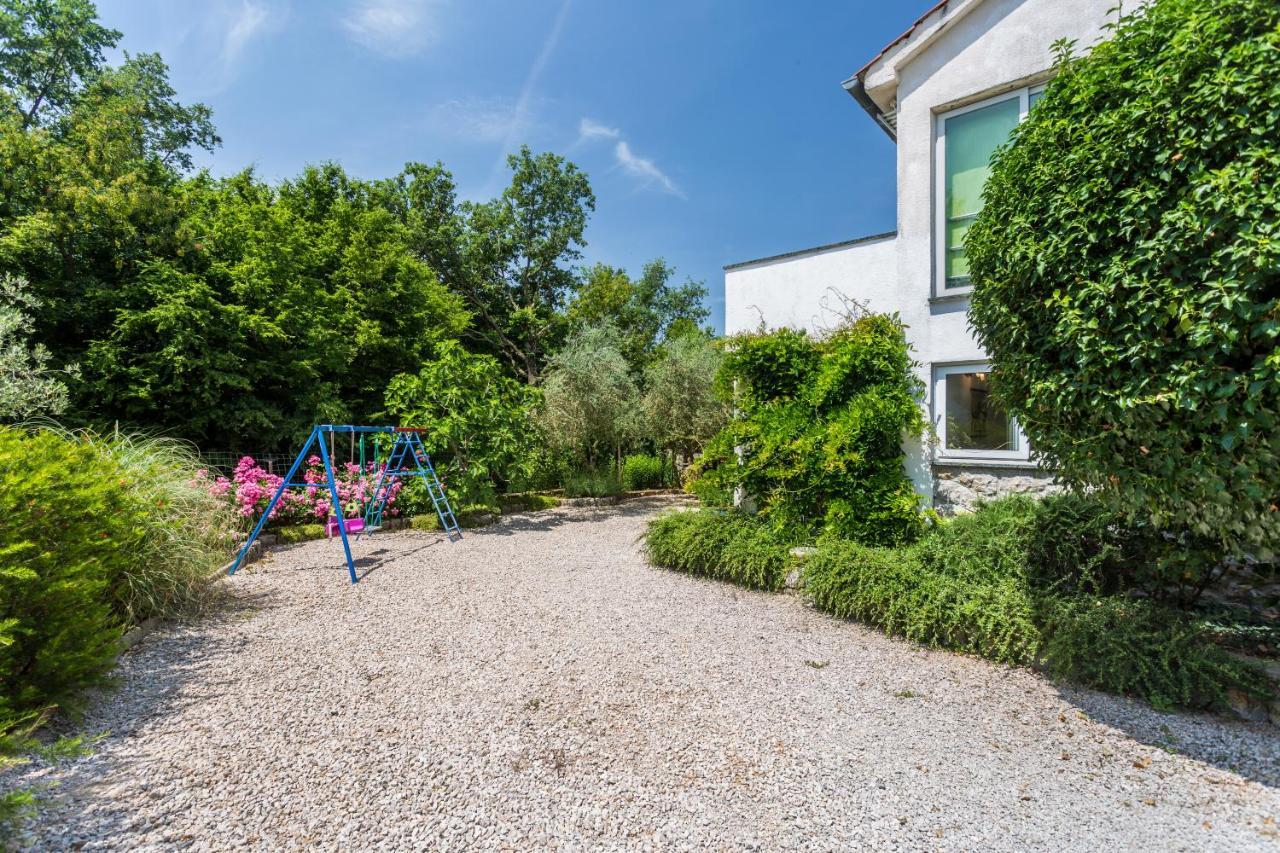 Molnar Resort Apartment Ljiljana Brzac Exteriör bild